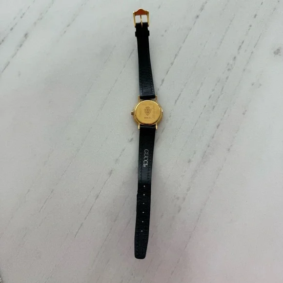 Gucci Vintage 1995 Gold and Black Leather Watch - Picture 13 of 13